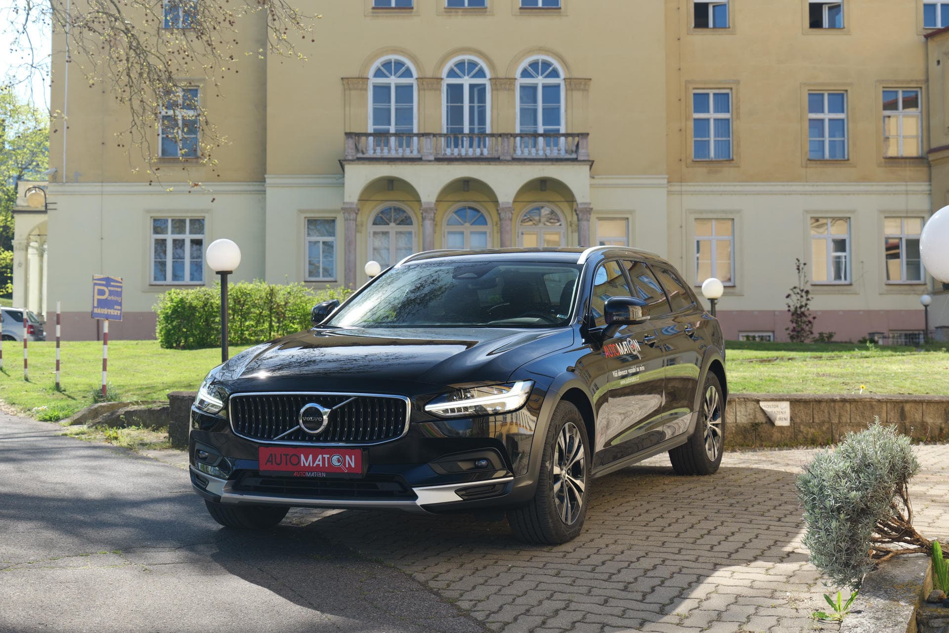 2022 Volvo V90