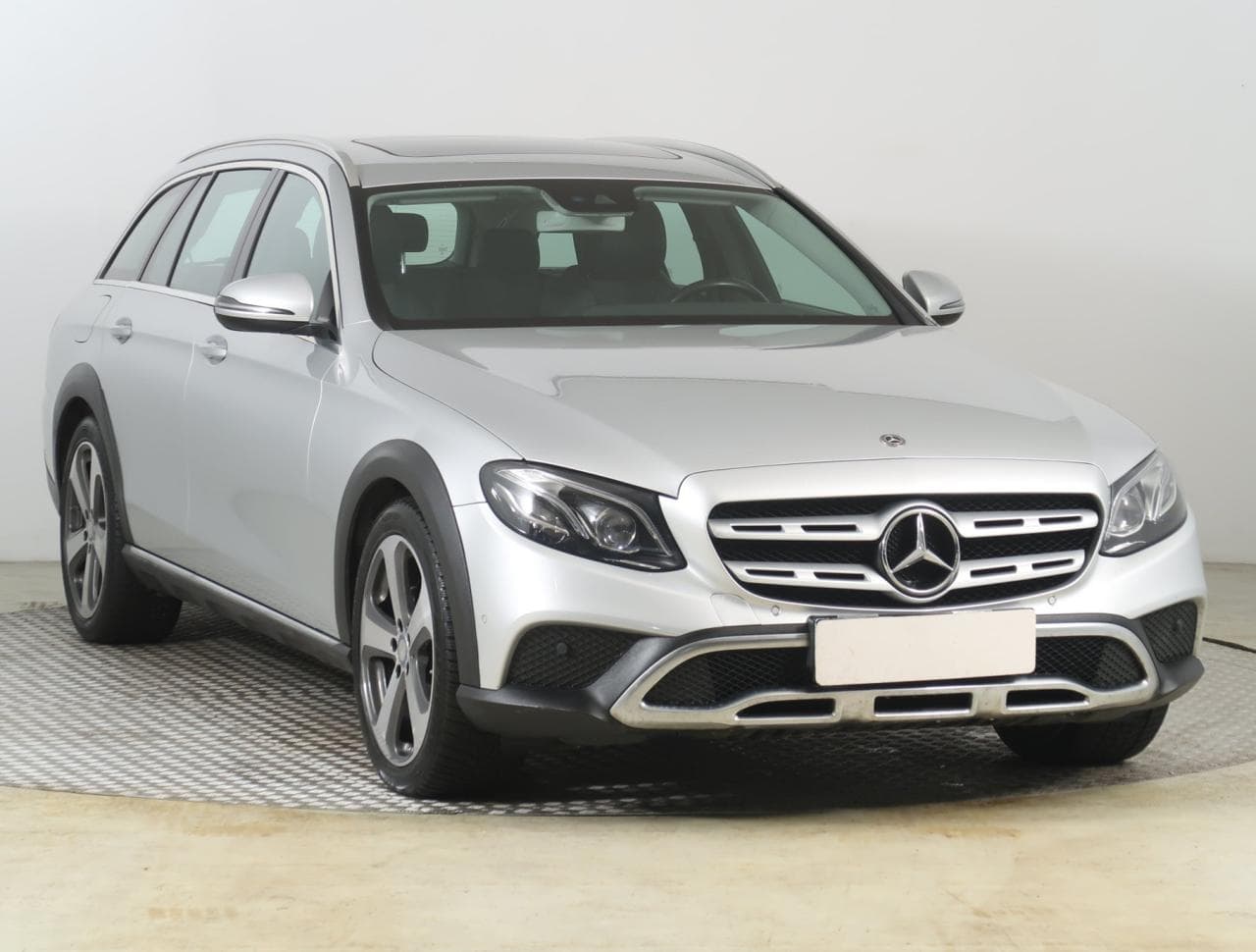Mercedes-Benz Třídy E E 220 d 4MATIC 143kW kombi