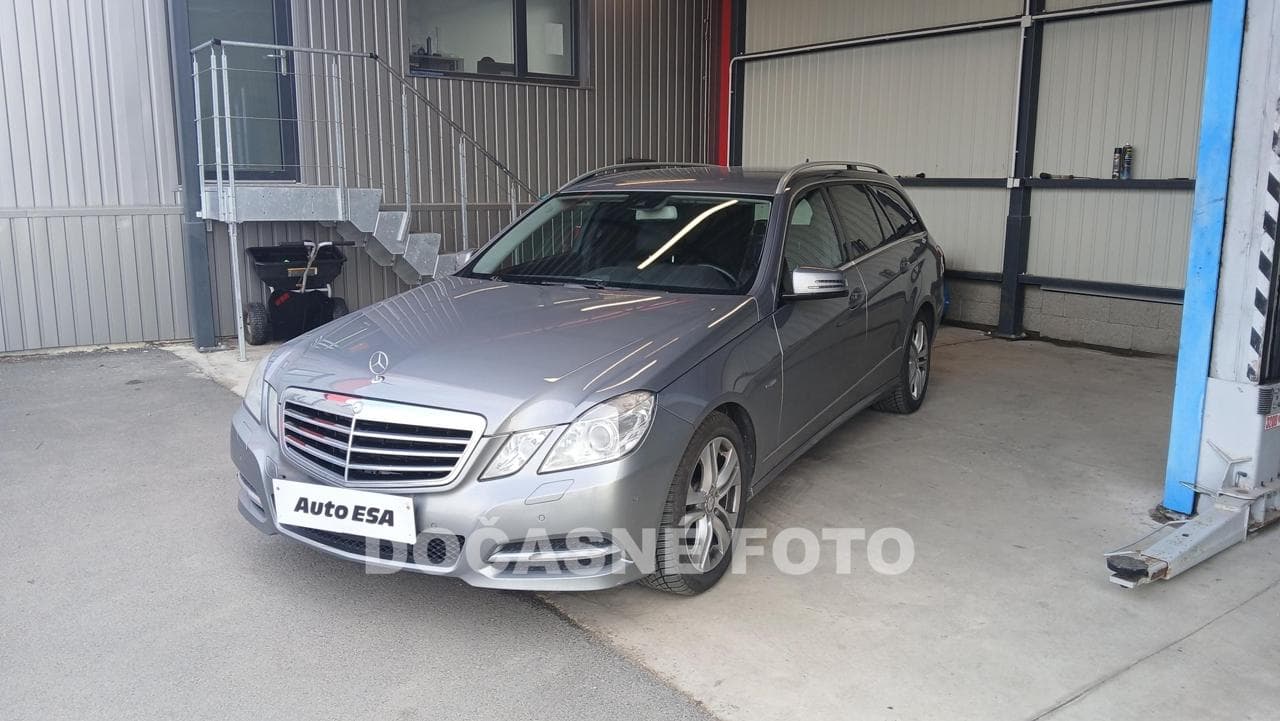 2011 Mercedes-Benz E-CLASS