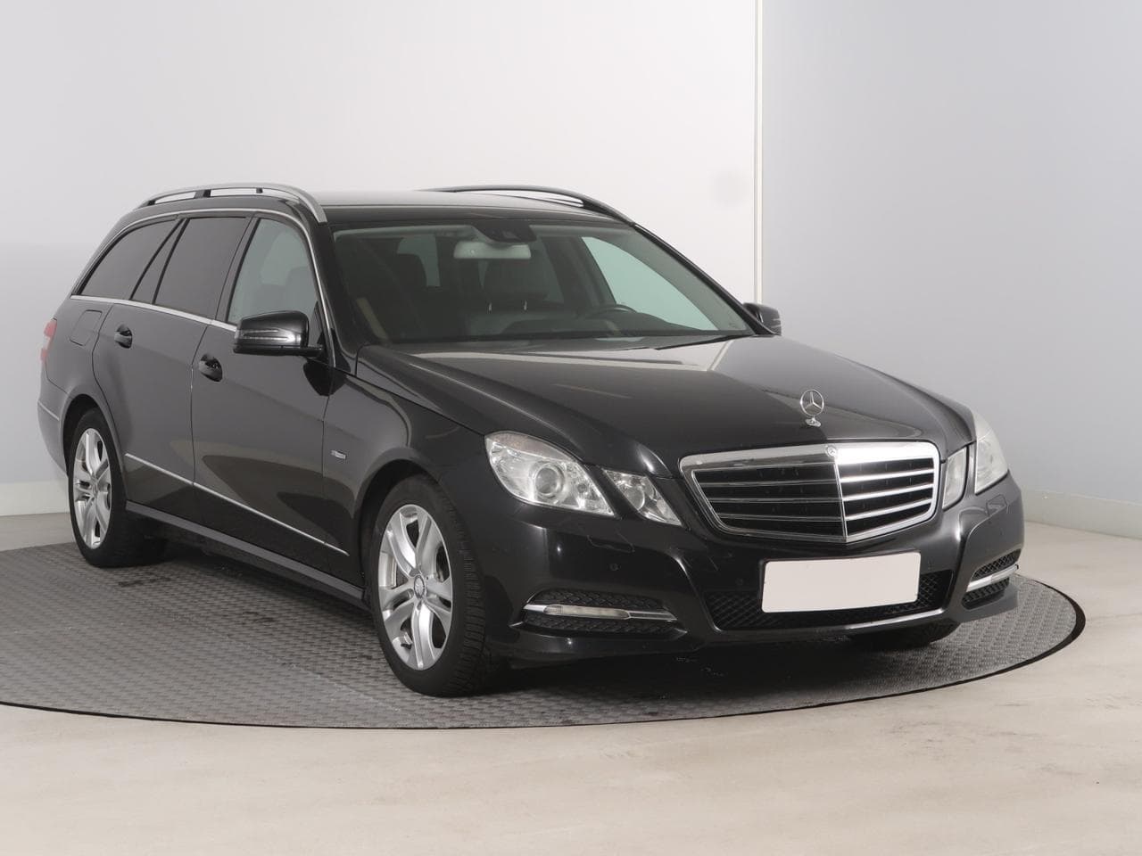 2010 Mercedes-Benz E-CLASS