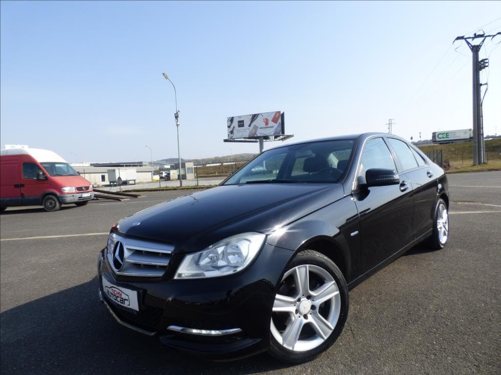 Mercedes-Benz Třídy C 2,2 CDI BlueEfficiency 180 CDI sedan