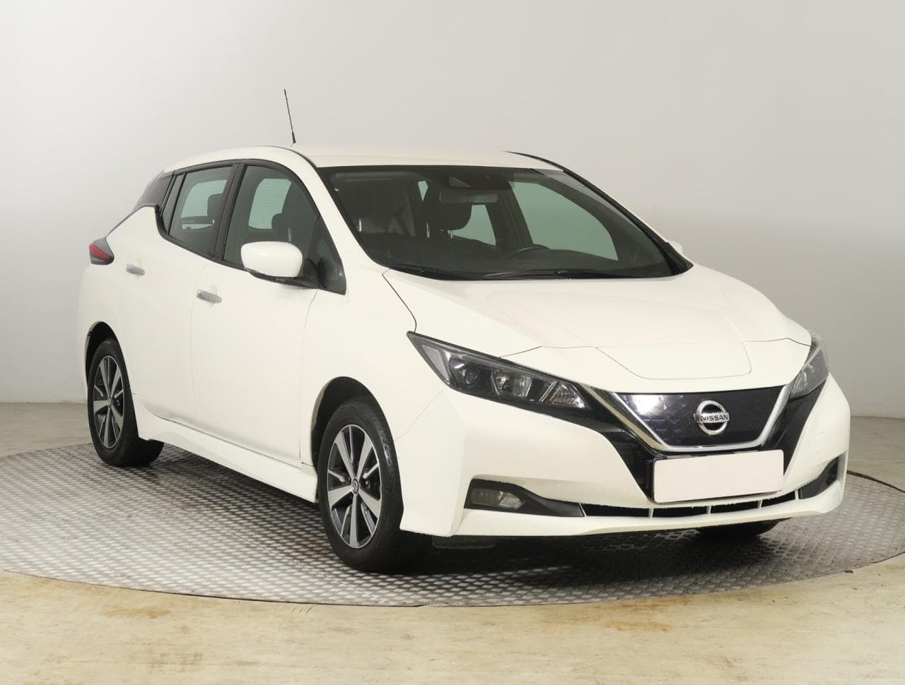 2022 Nissan LEAF
