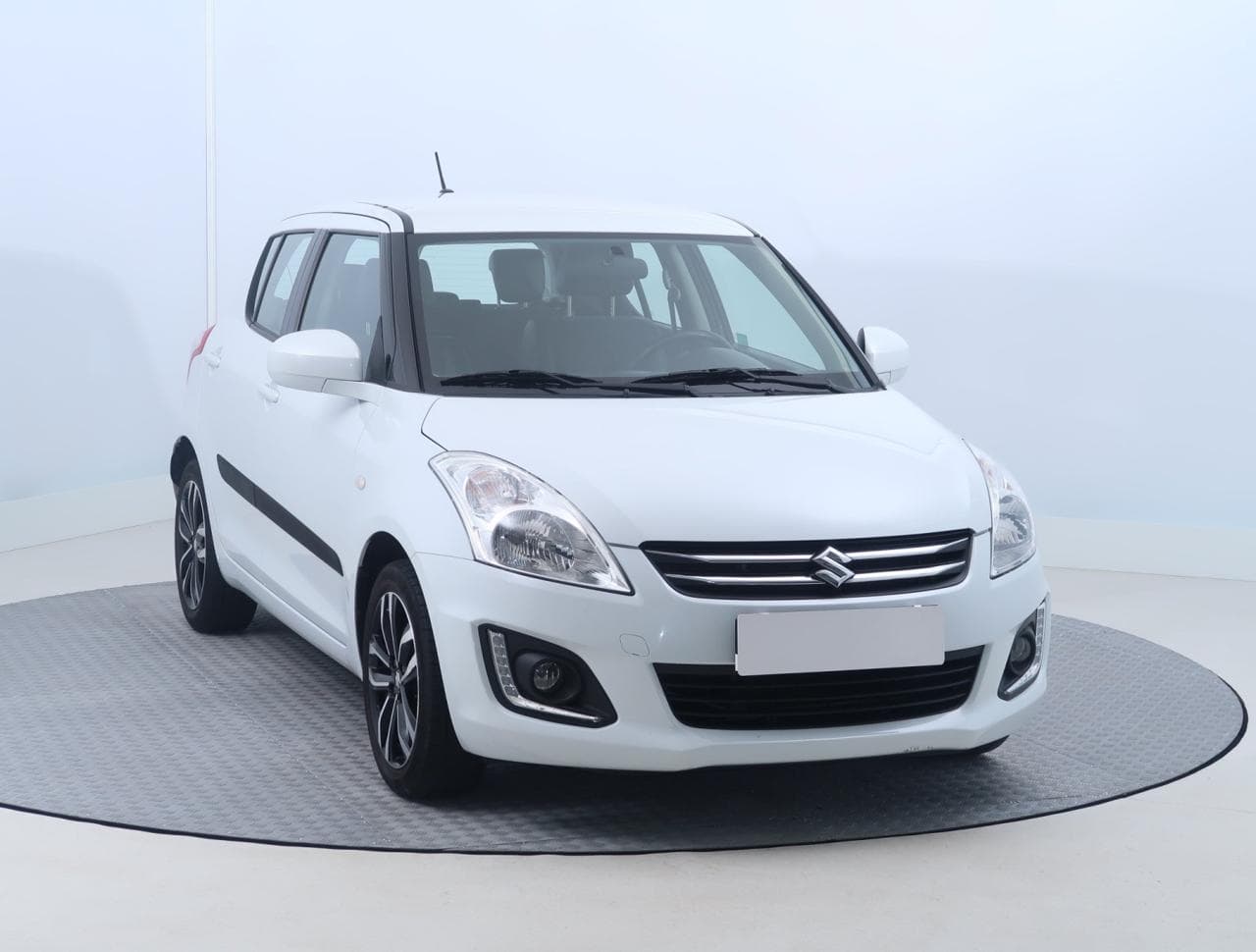 2015 Suzuki SWIFT