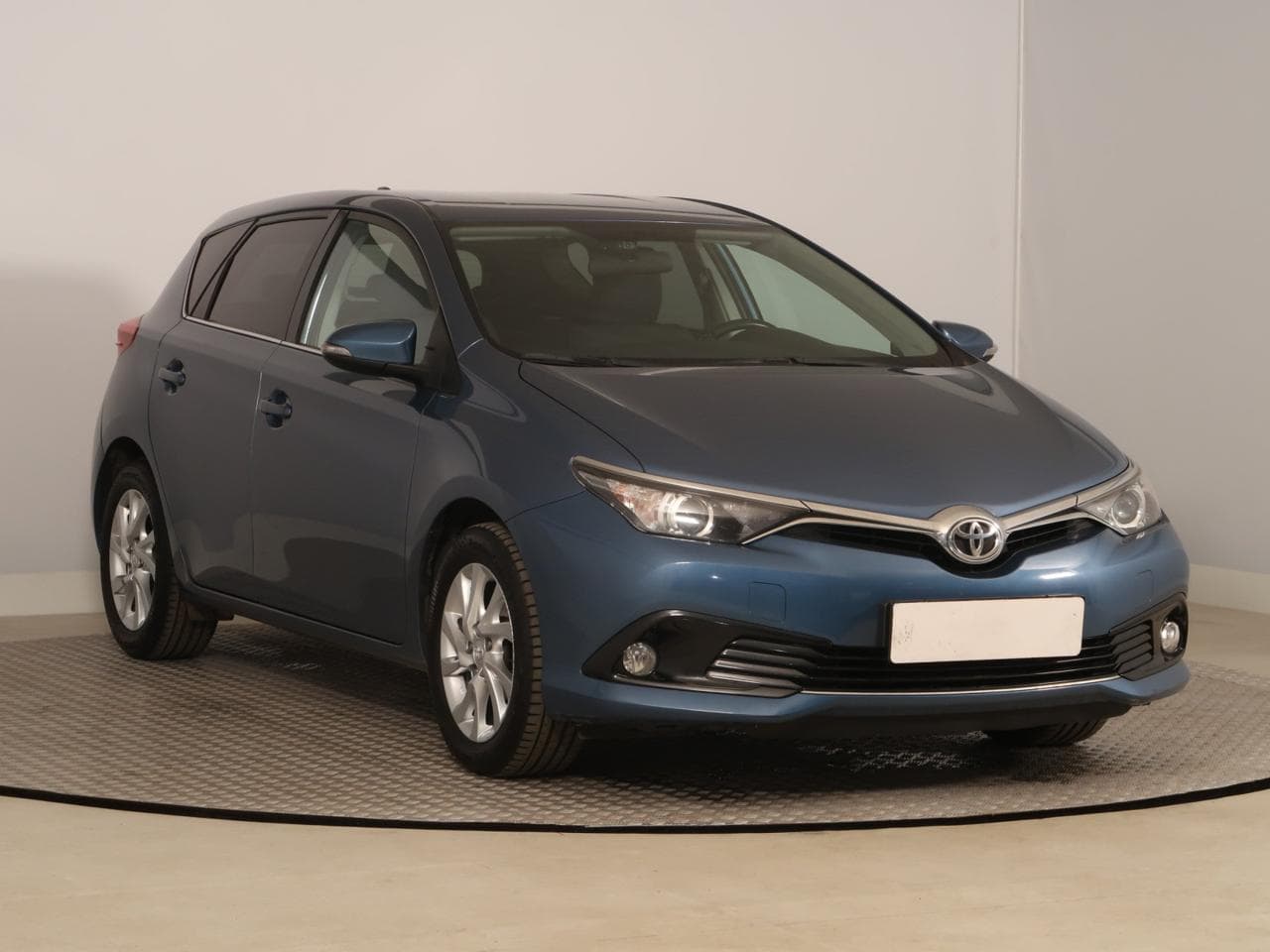 2017 Toyota AURIS