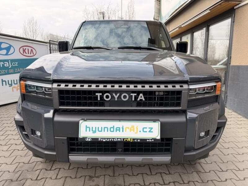 Toyota Land Cruiser 2.8-INVINCIBLE-ZÁRUKA-DPH SUV