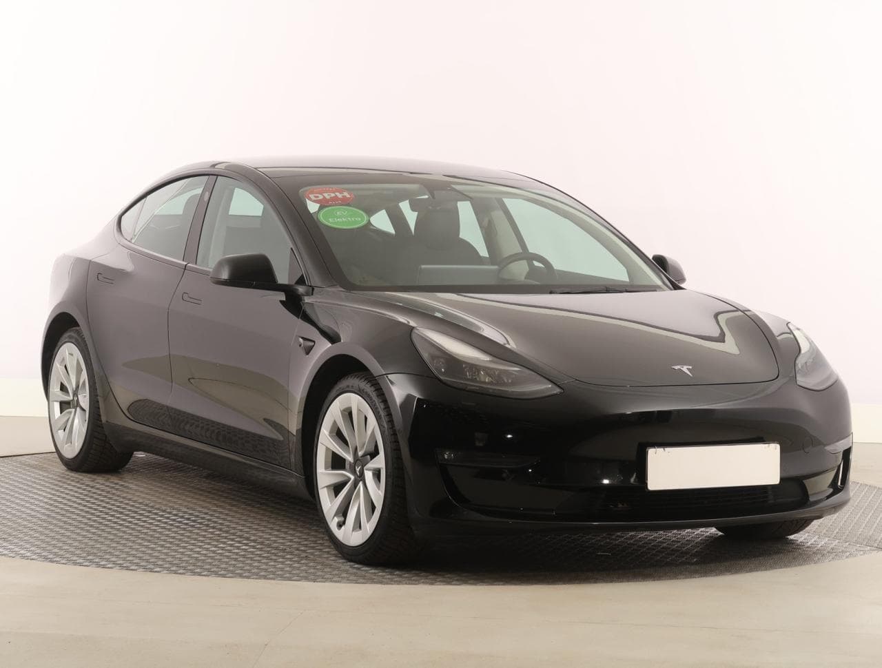 Tesla Model 3 Long Range 4WD 79kWh 366kW sedan