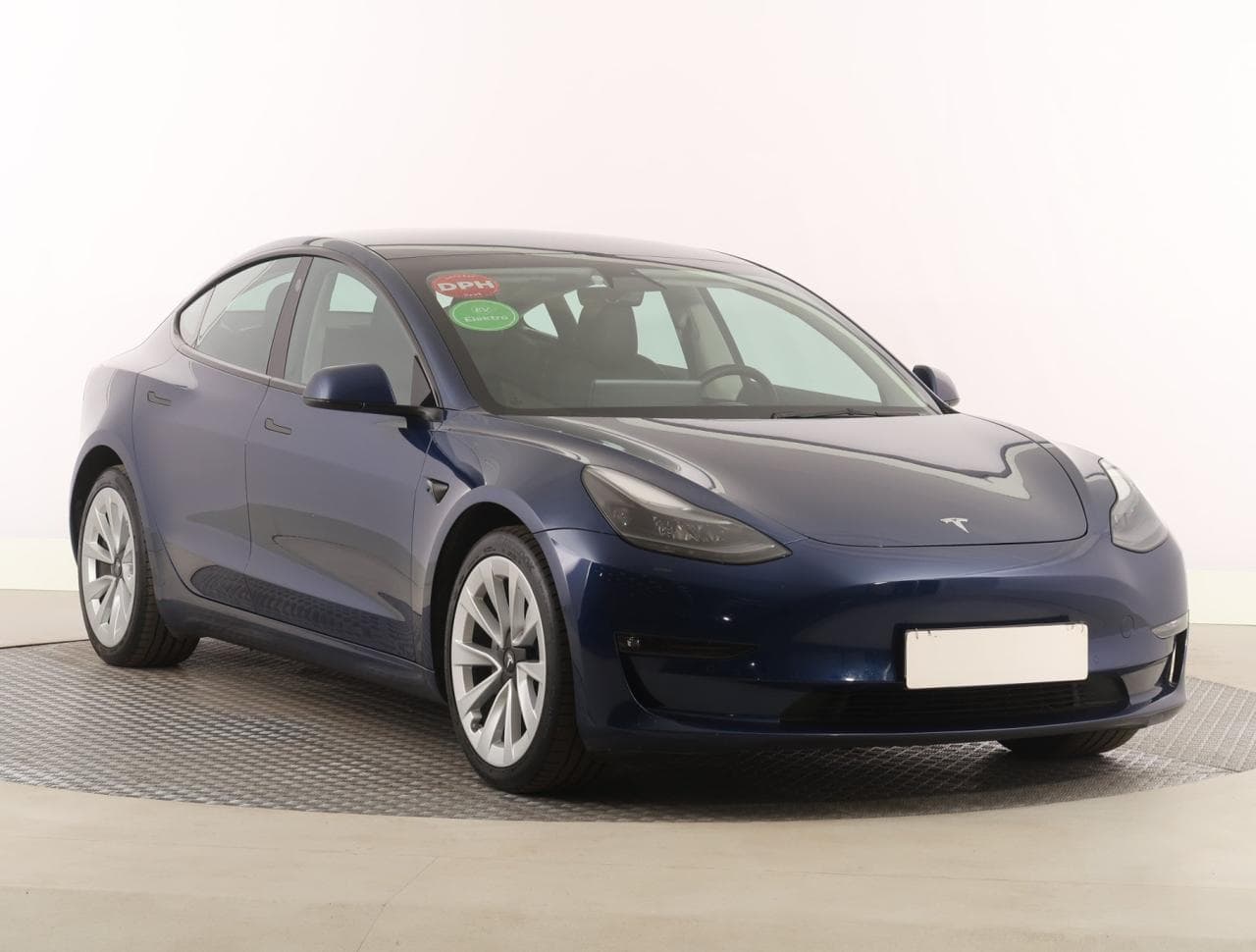Tesla Model 3 Long Range 4WD 78kWh 366kW sedan
