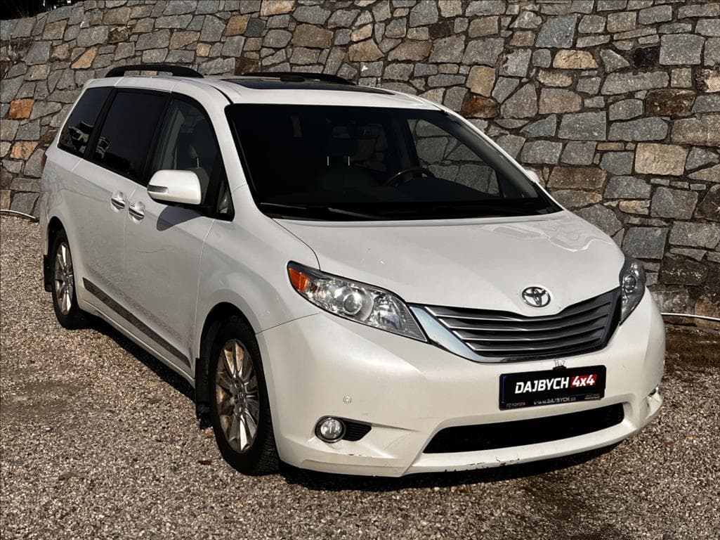 2013 Toyota SIENNA