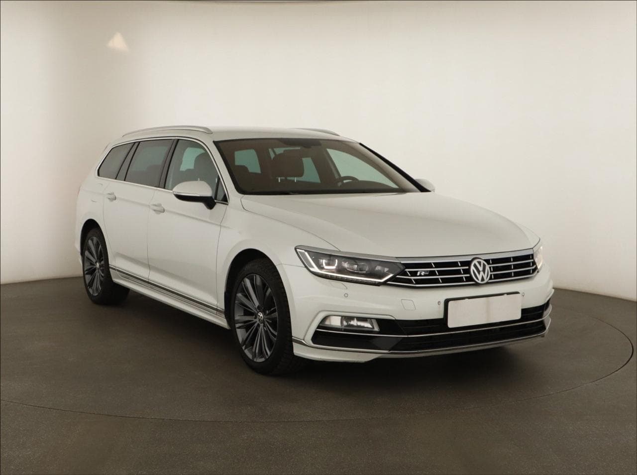 2019 Volkswagen PASSAT