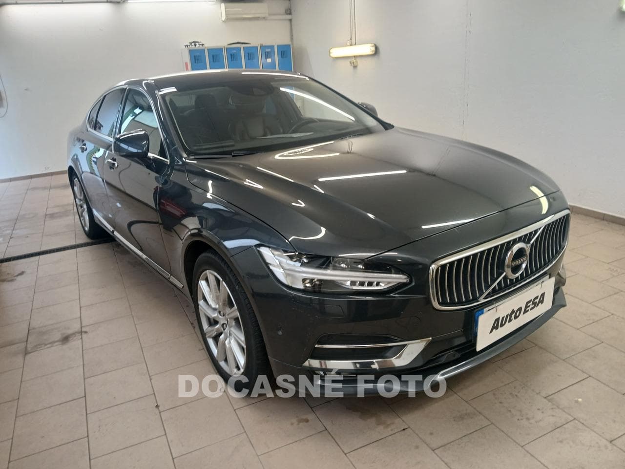 2017 Volvo S90