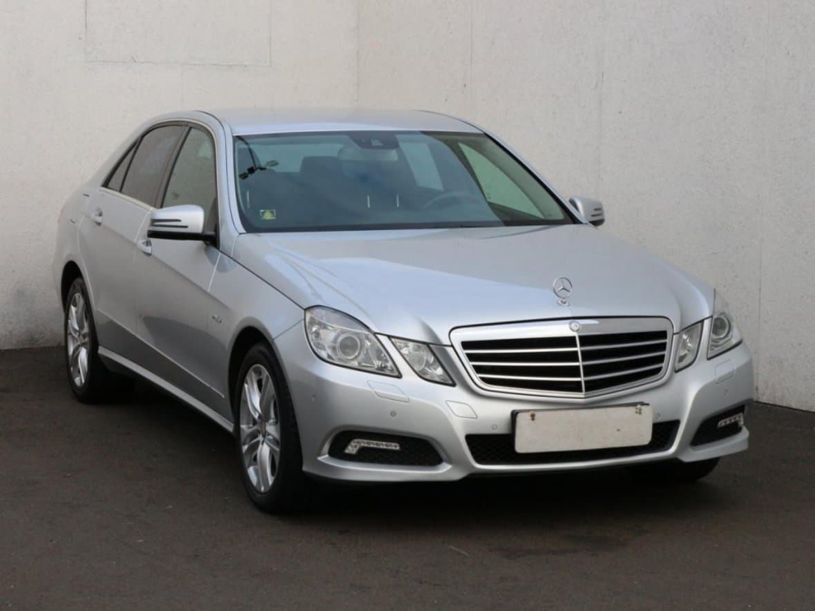 2010 Mercedes-Benz E-CLASS