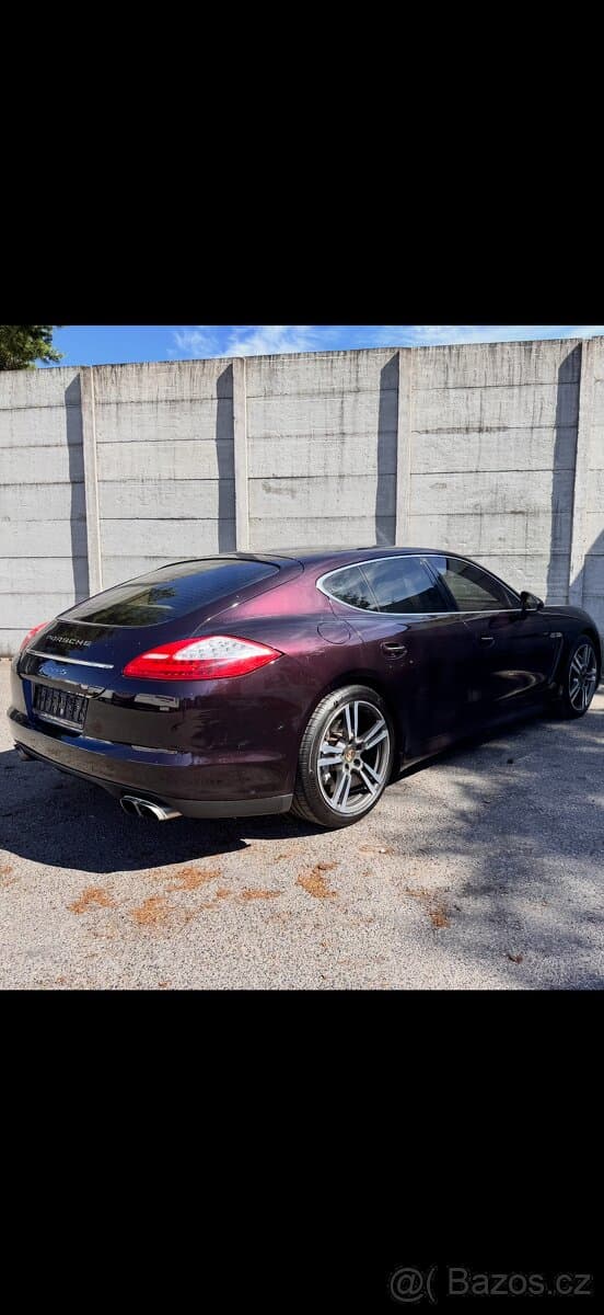 2011 Porsche PANAMERA