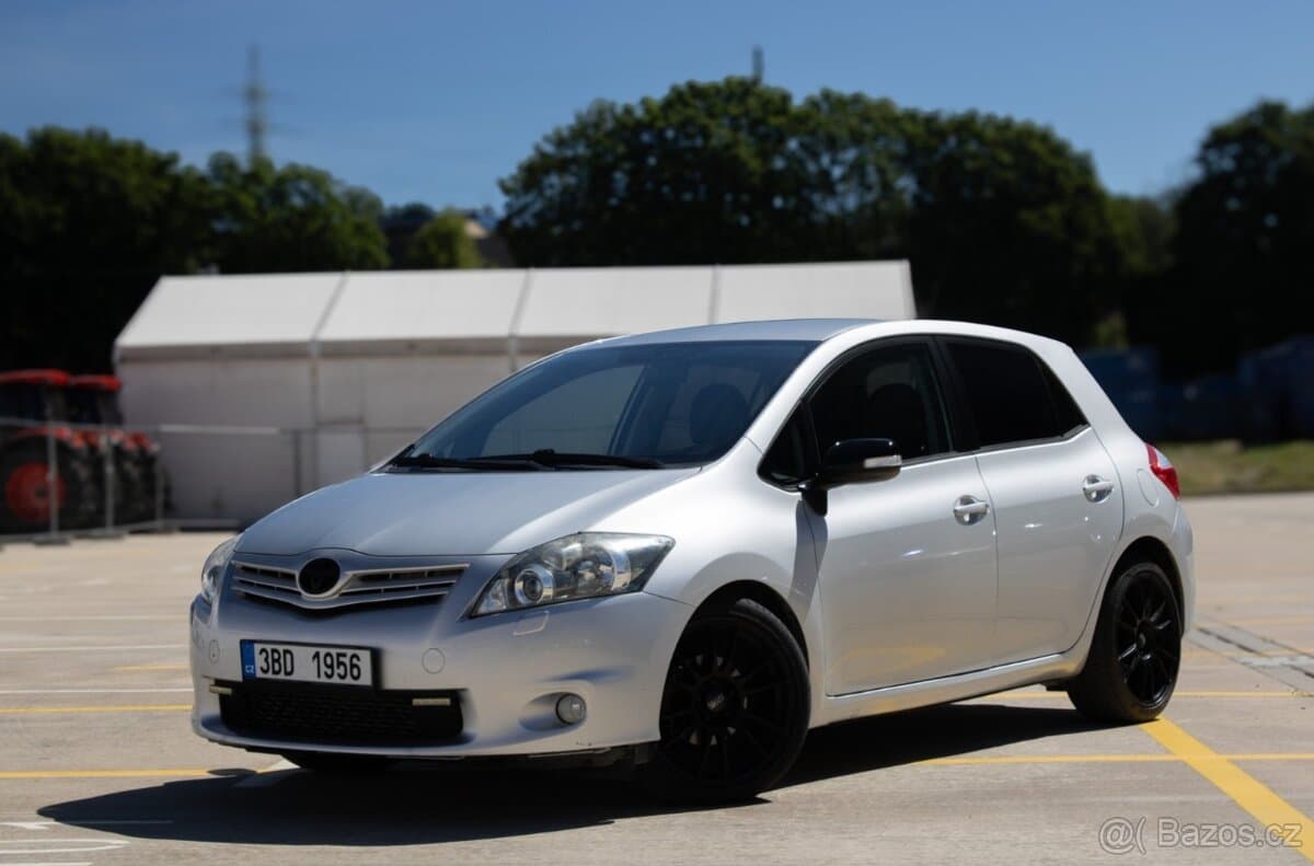 2011 Toyota AURIS