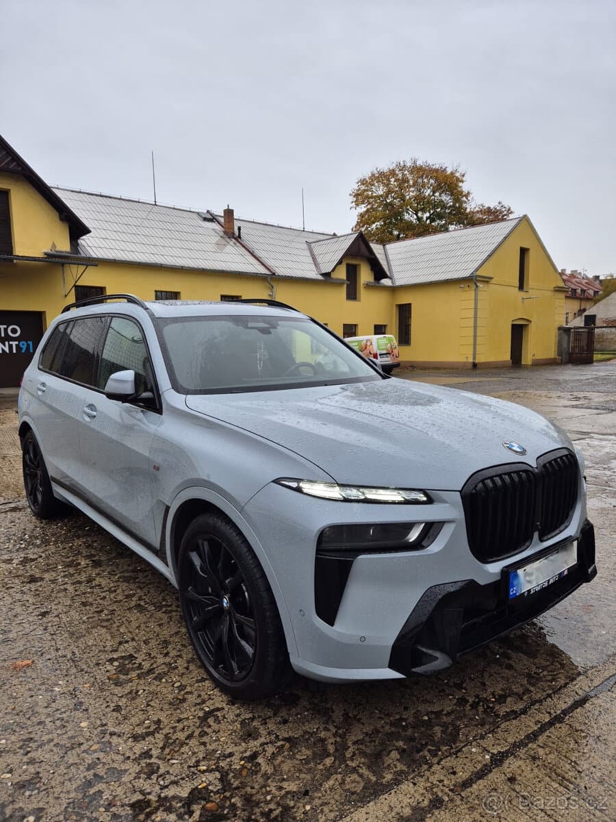 2023 BMW X7