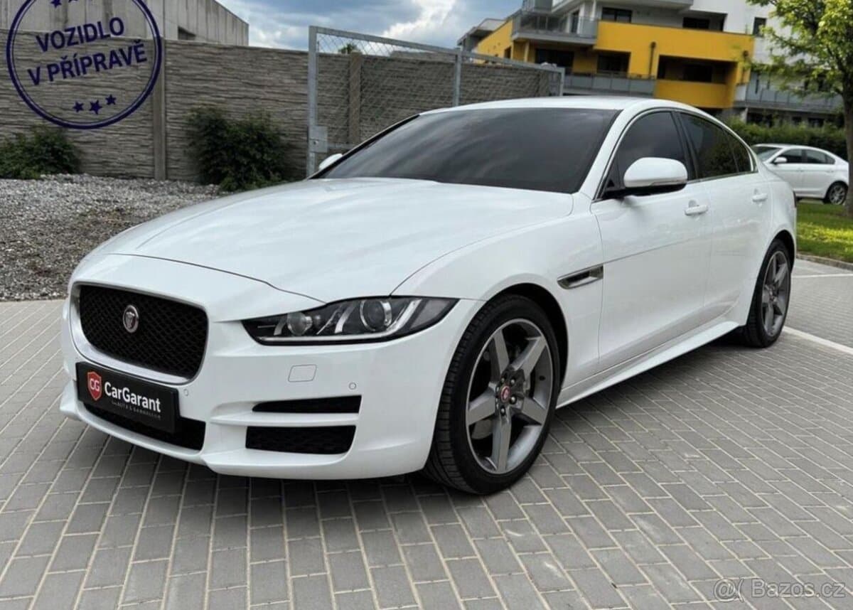 2018 Jaguar XE