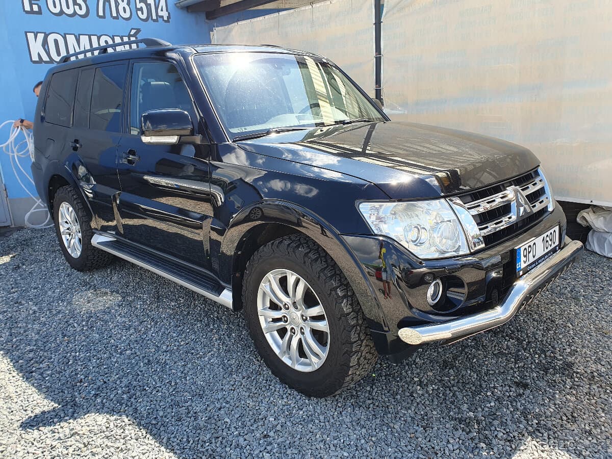 2013 Mitsubishi PAJERO