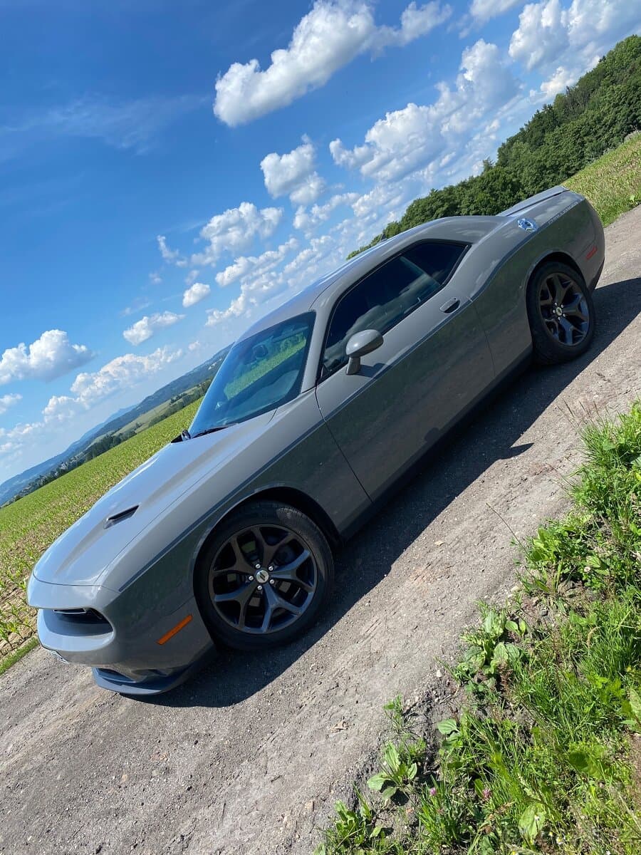 Dodge CHALLENGER