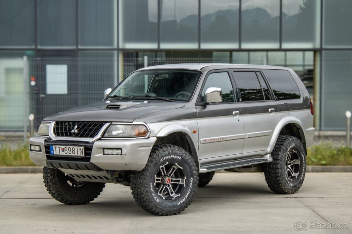 2005 Mitsubishi PAJERO