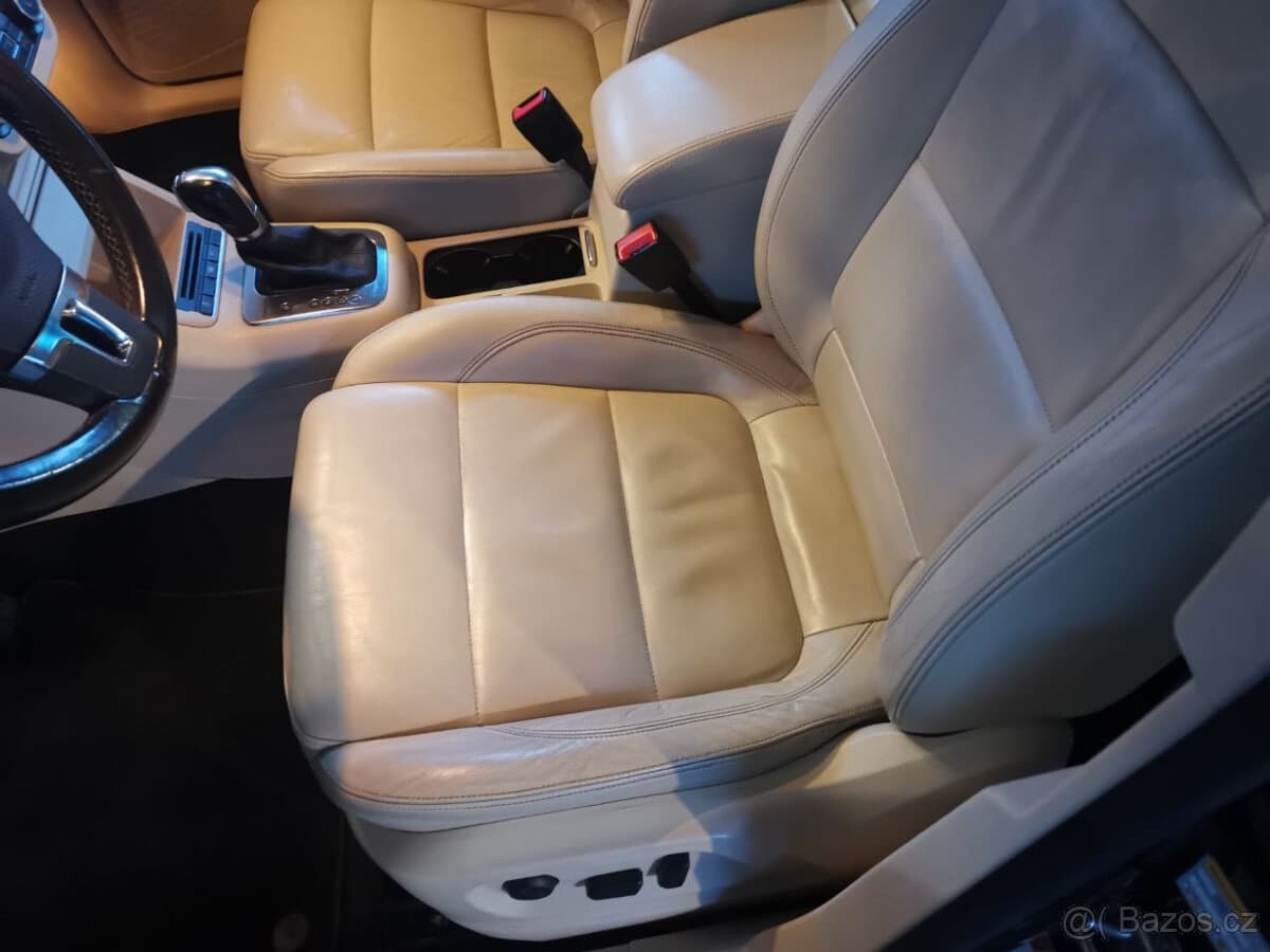 2011 Volkswagen TIGUAN