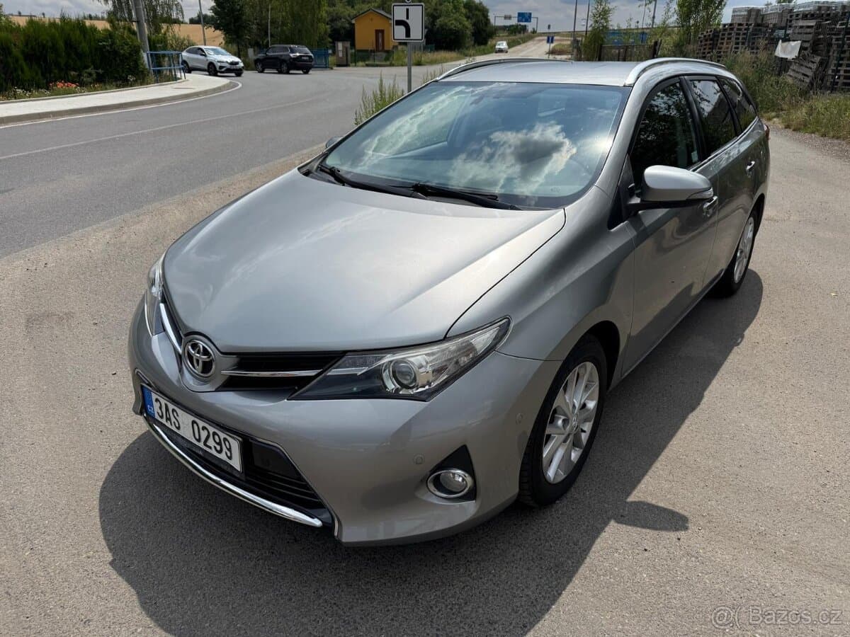 2013 Toyota AURIS