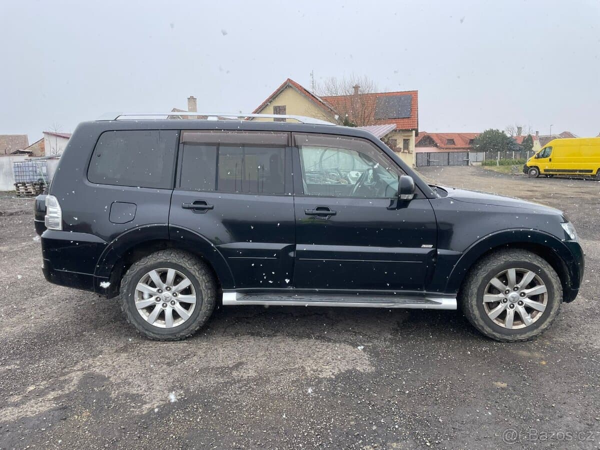 2010 Mitsubishi PAJERO
