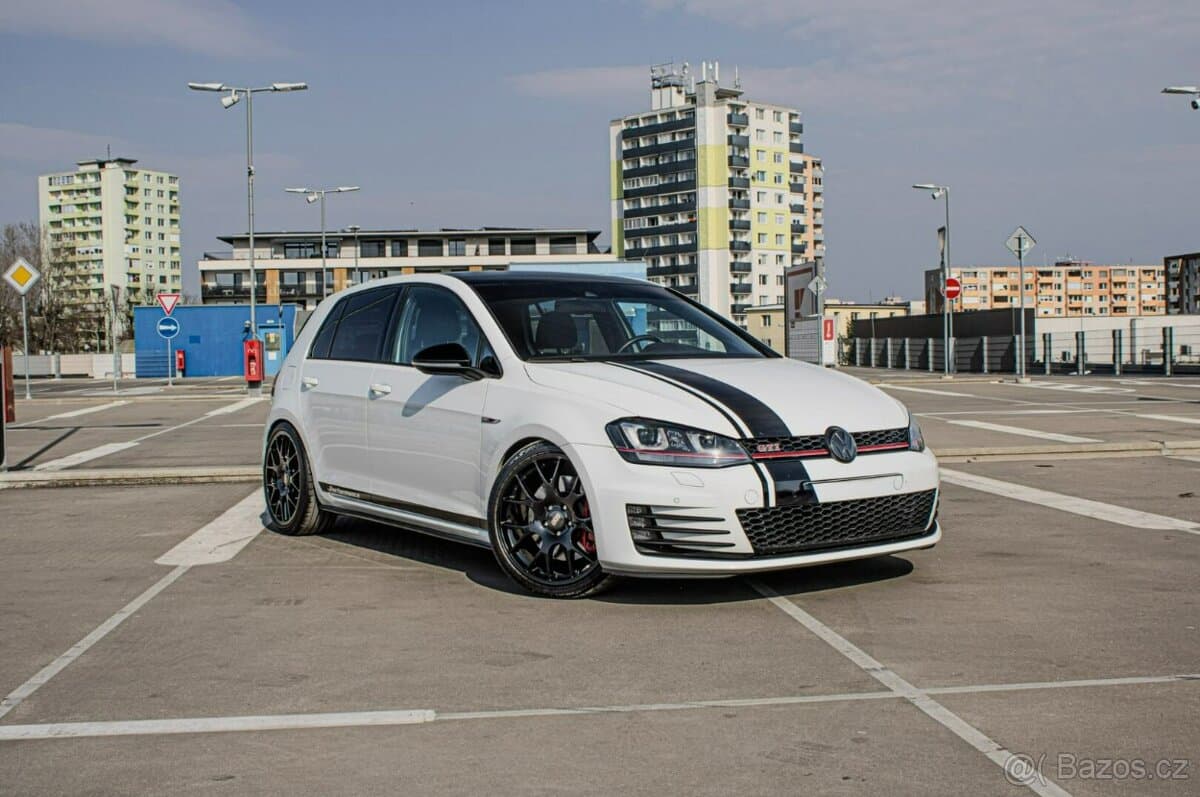 2016 Volkswagen GOLF