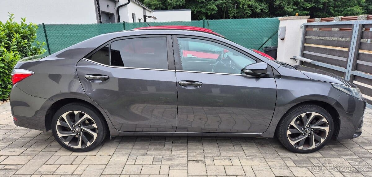 2018 Toyota COROLLA