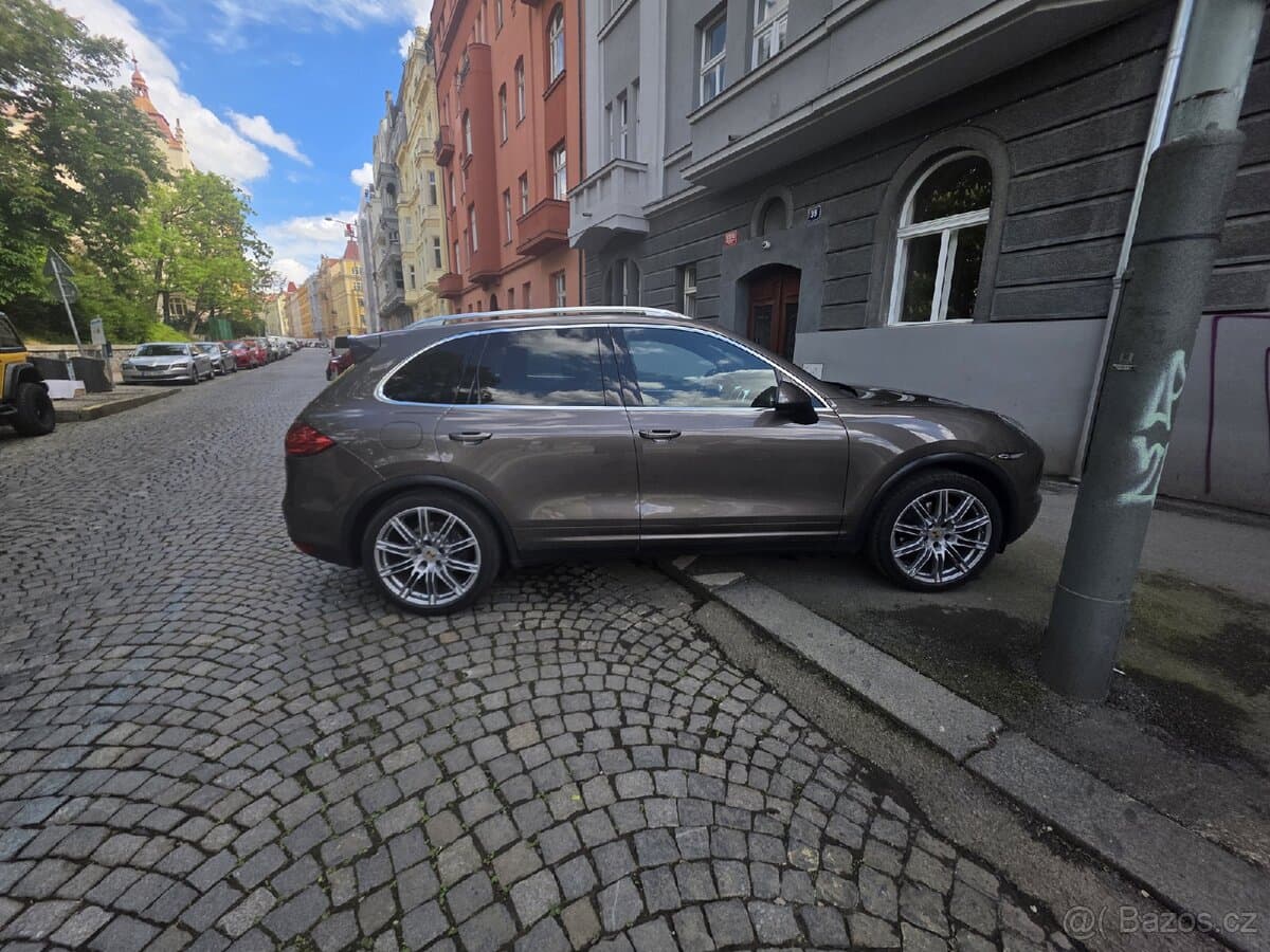 2012 Porsche CAYENNE