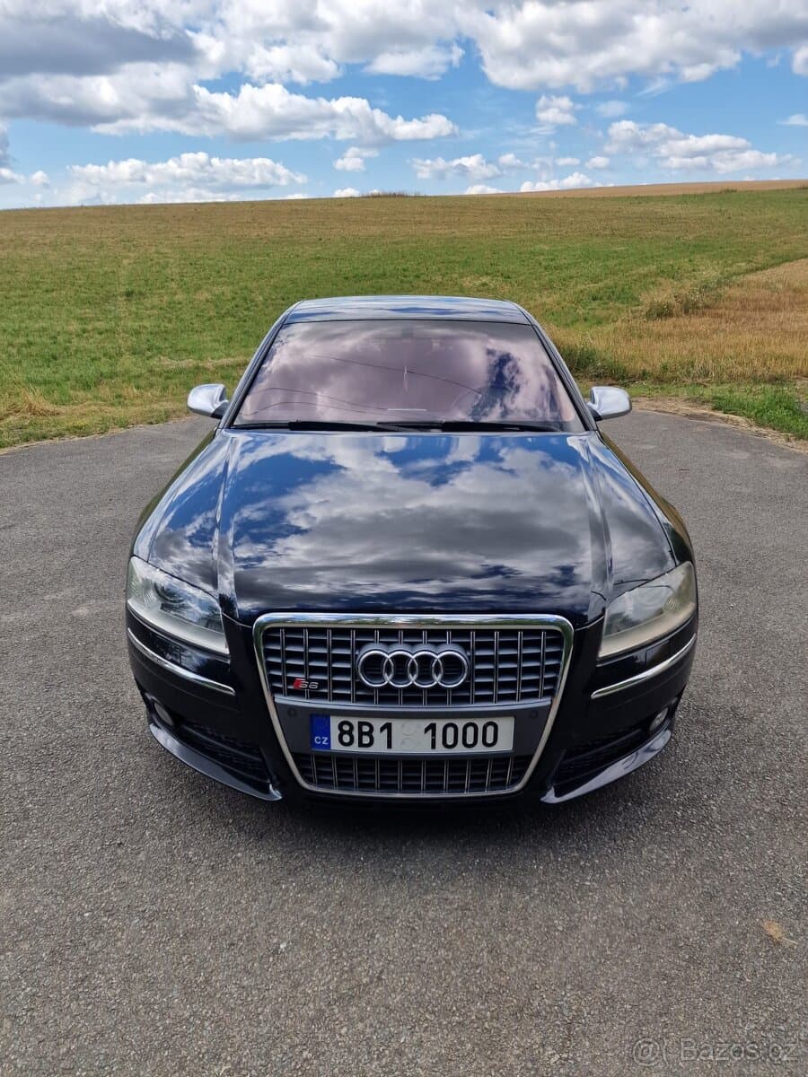 2006 Audi S8