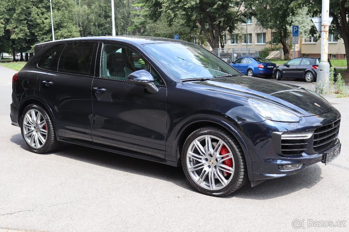2016 Porsche CAYENNE