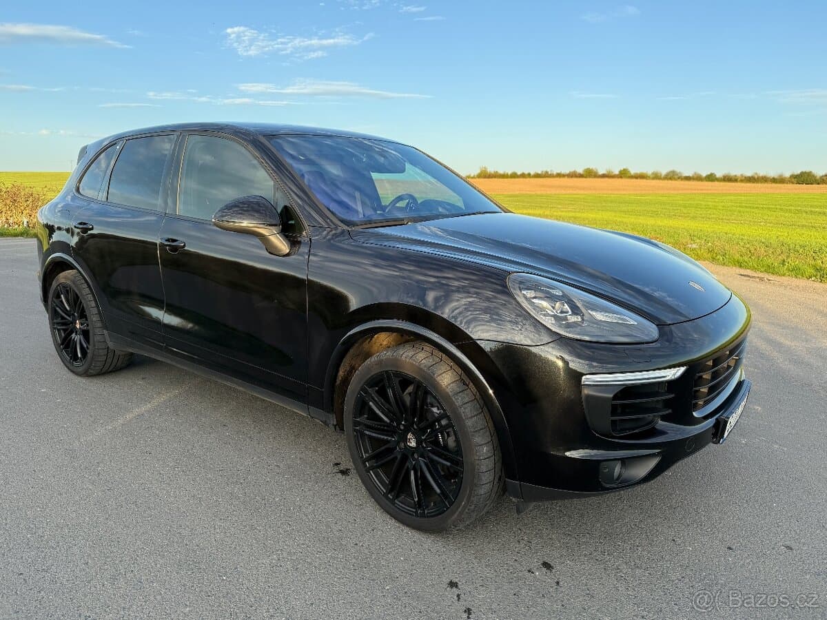 2017 Porsche CAYENNE
