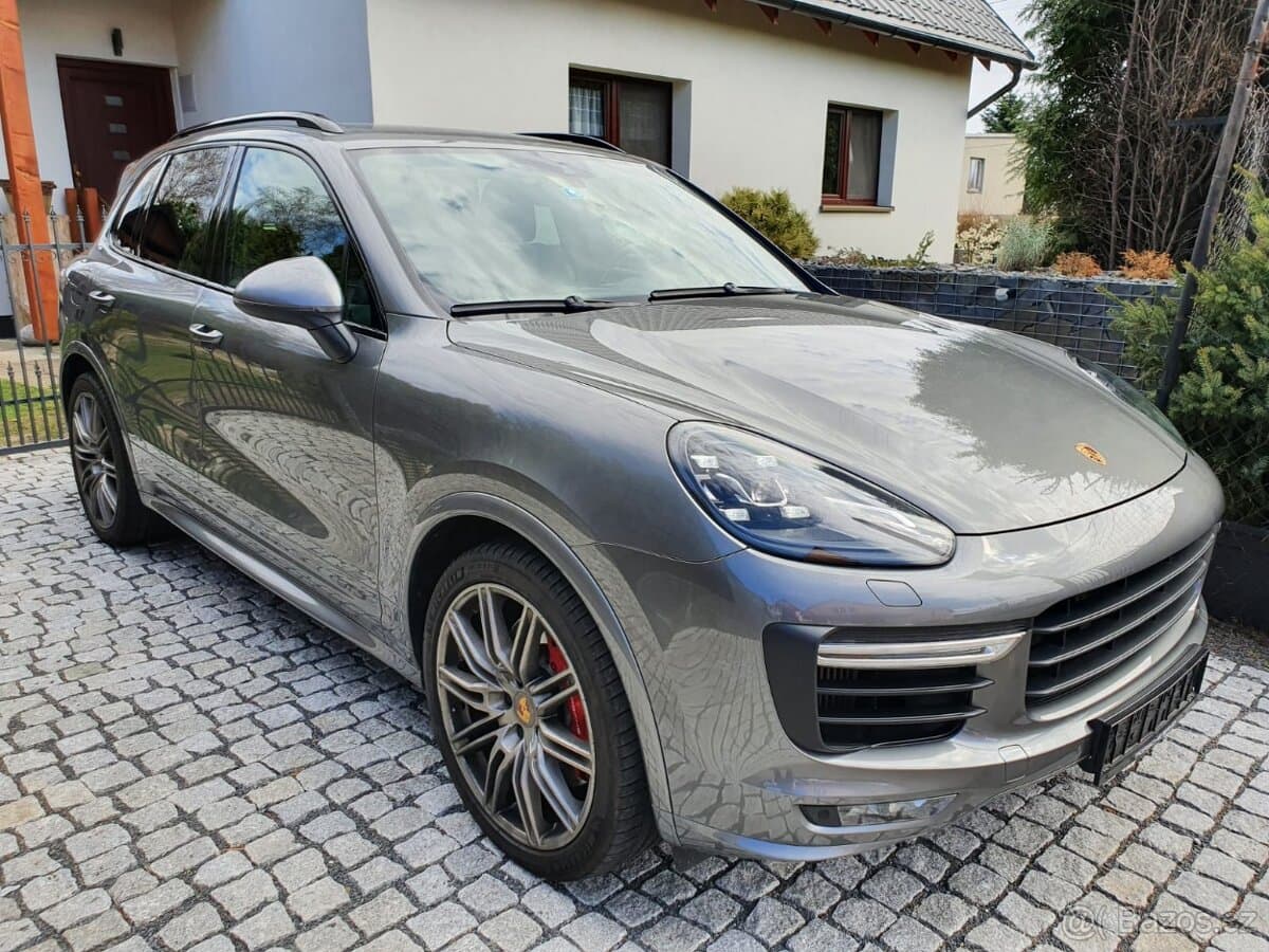 2015 Porsche CAYENNE