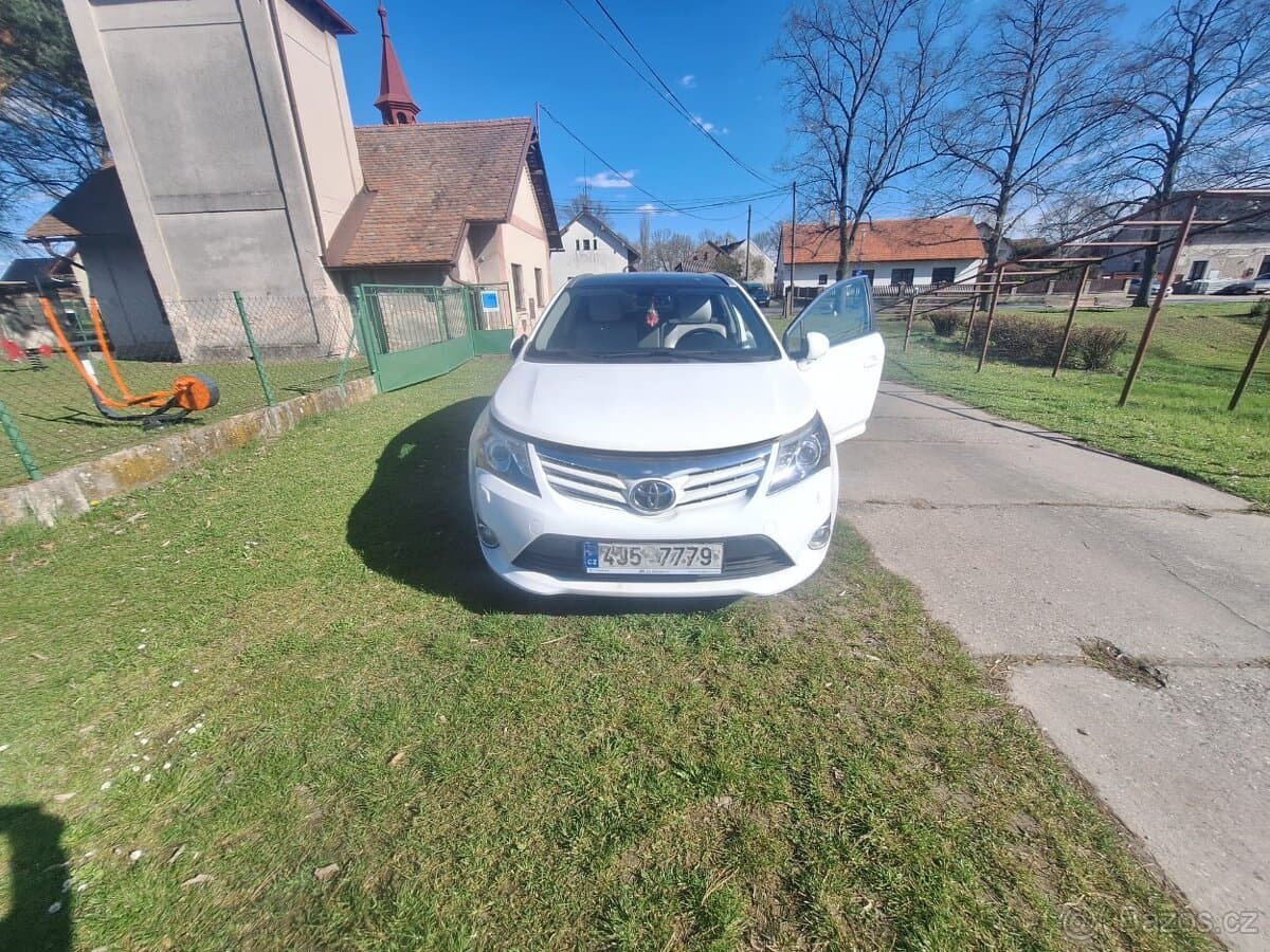 2012 Toyota AVENSIS