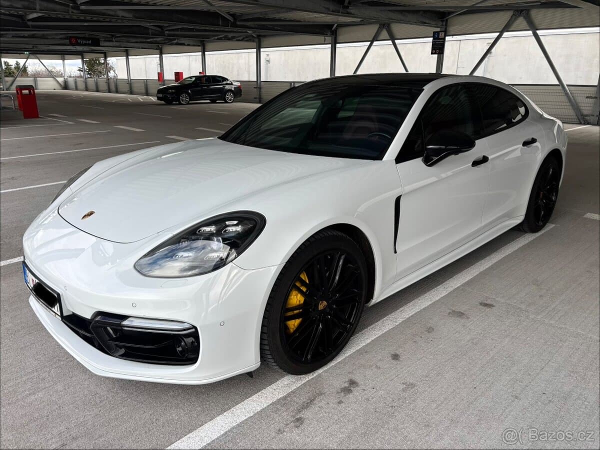 2017 Porsche PANAMERA
