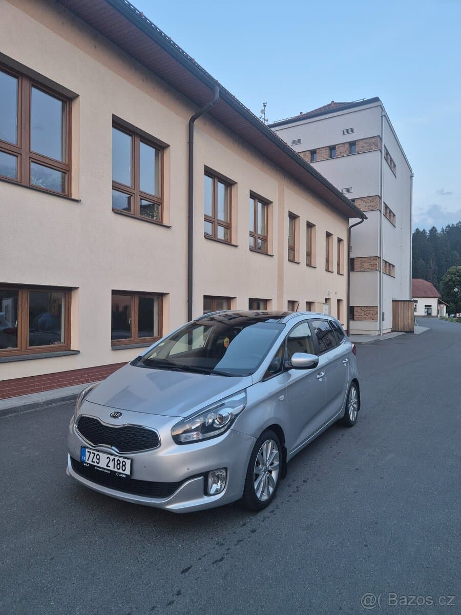 2015 Kia CARENS