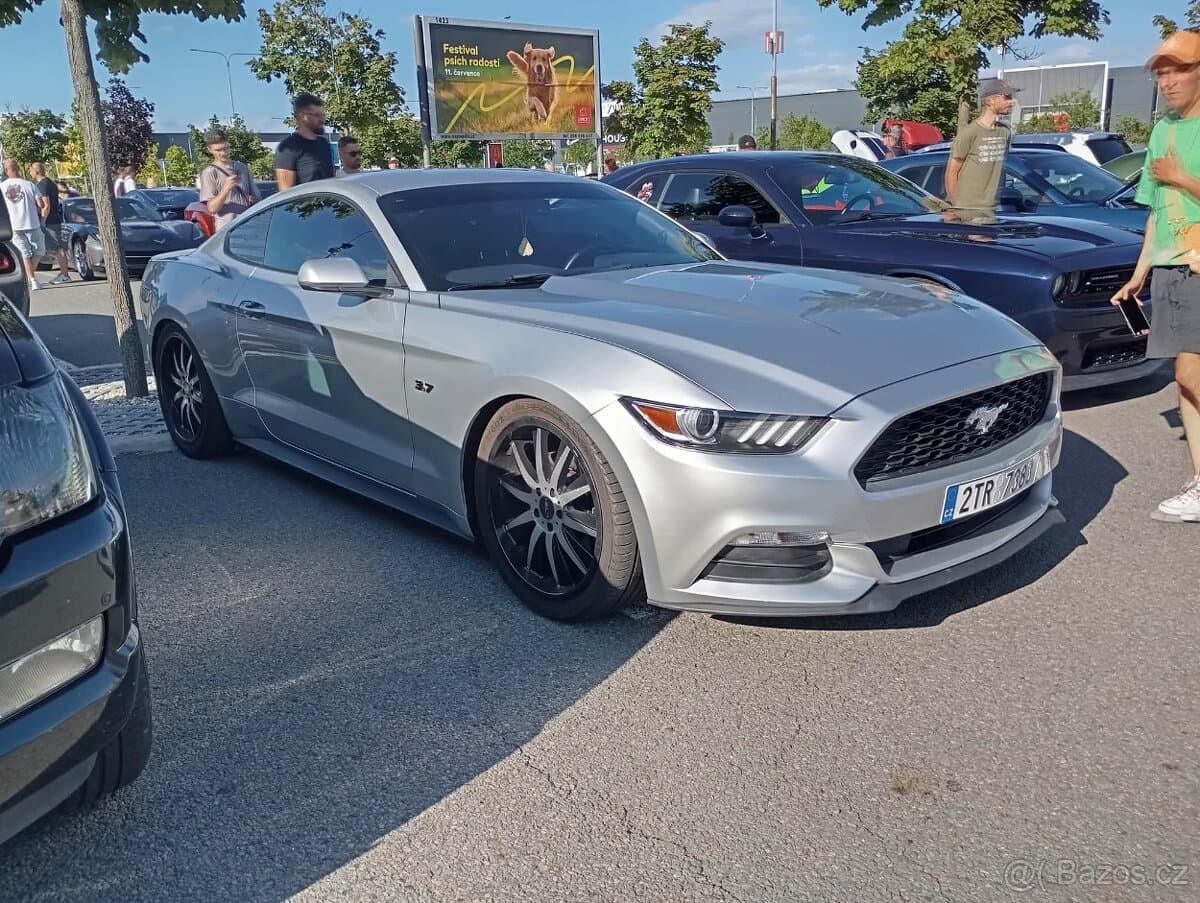 2017 Ford MUSTANG