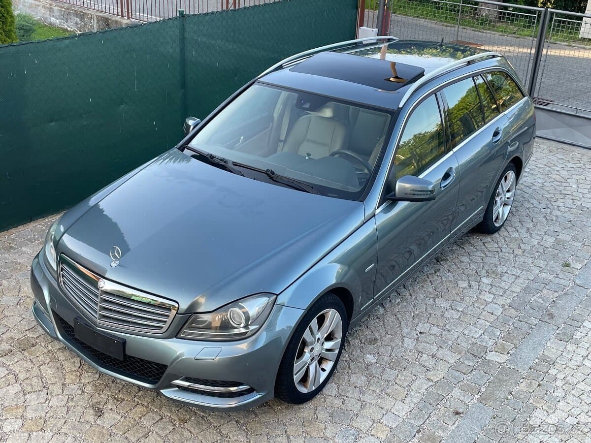 2011 Mercedes-Benz OSTATNÍ