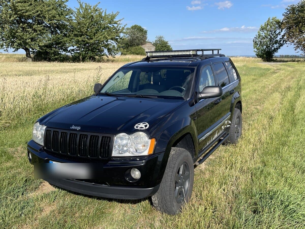 2005 Jeep CHEROKEE