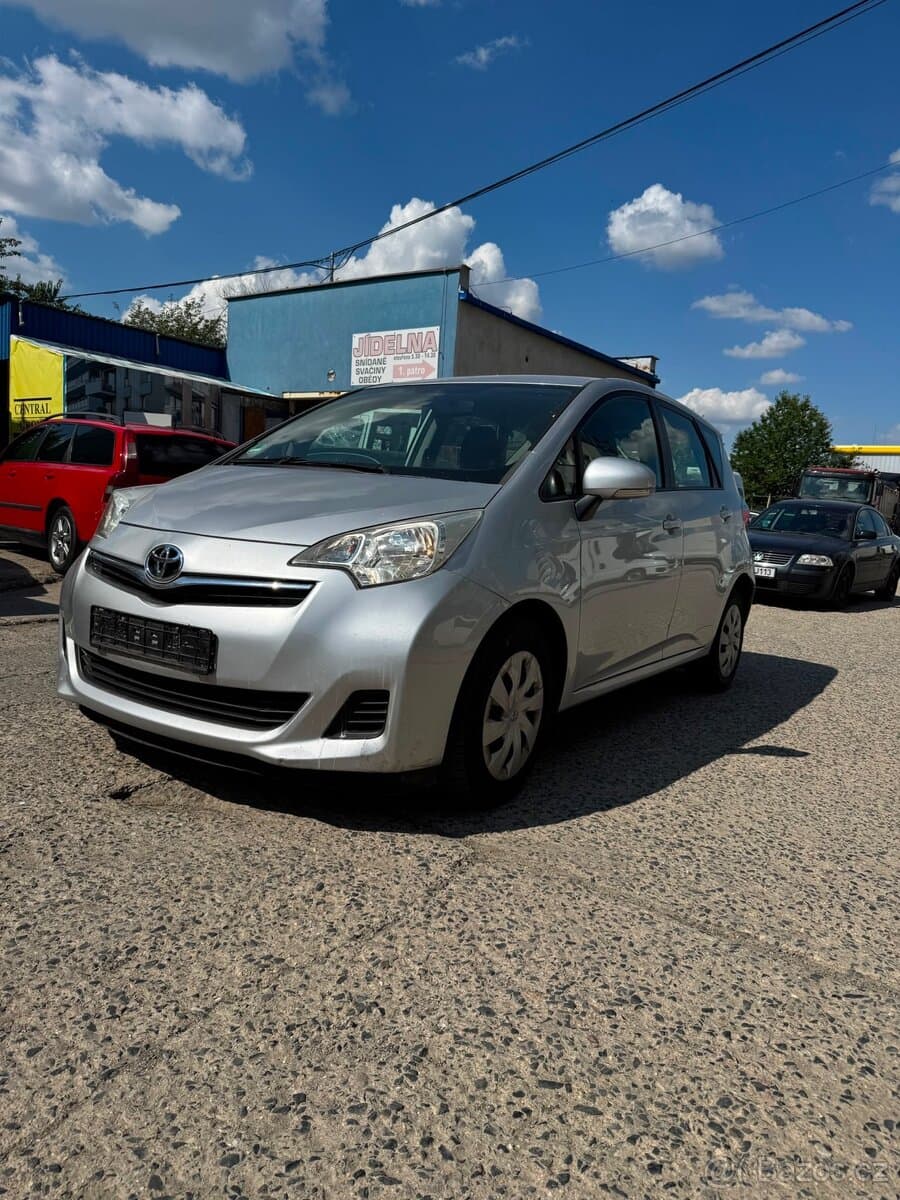 2011 Toyota VERSO