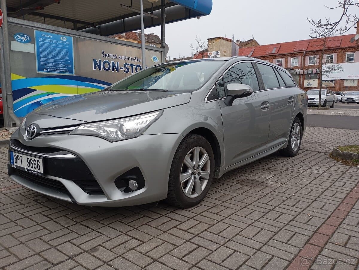 2016 Toyota AVENSIS