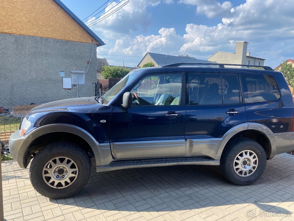 2003 Mitsubishi PAJERO