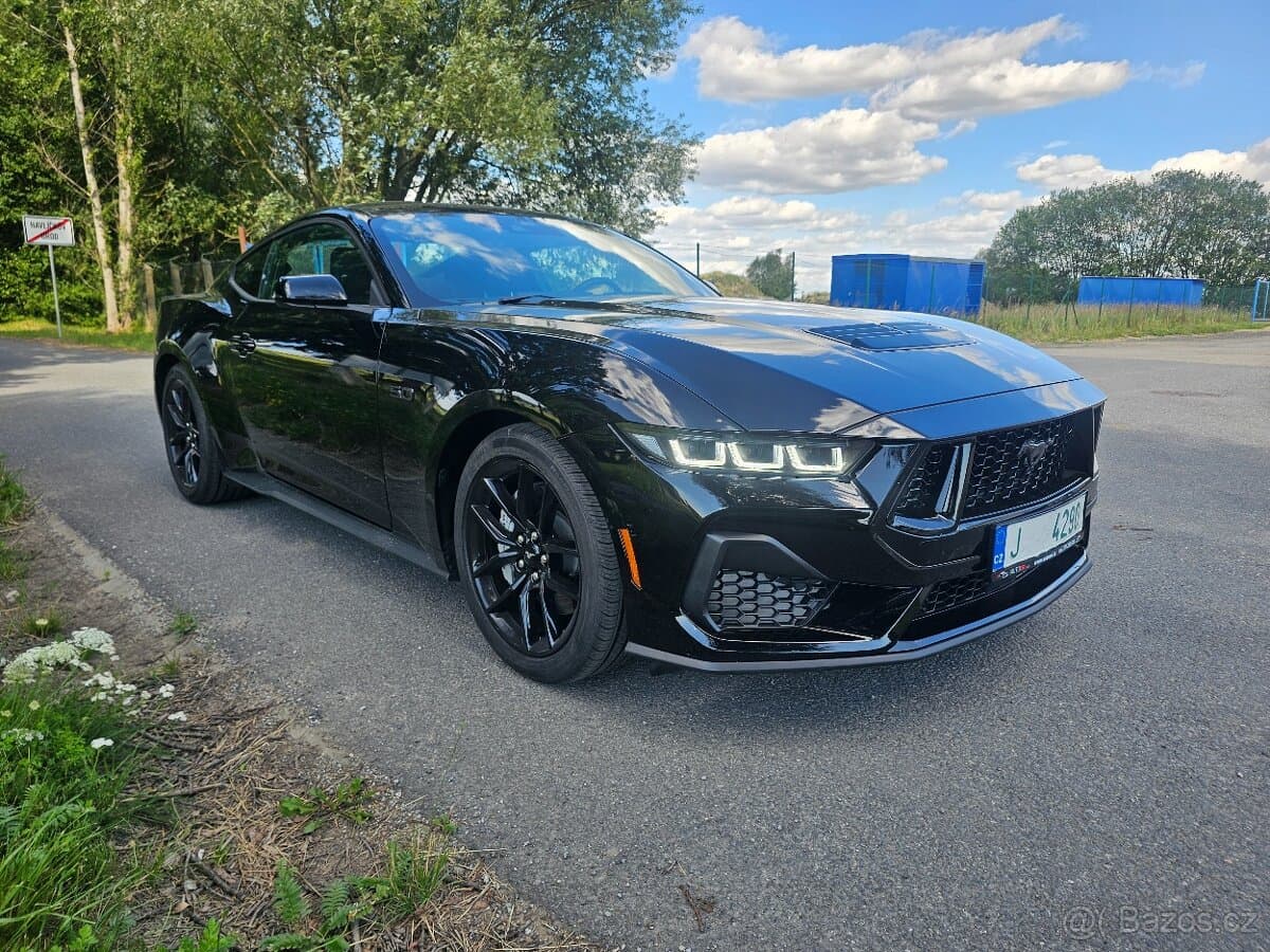 2025 Ford MUSTANG