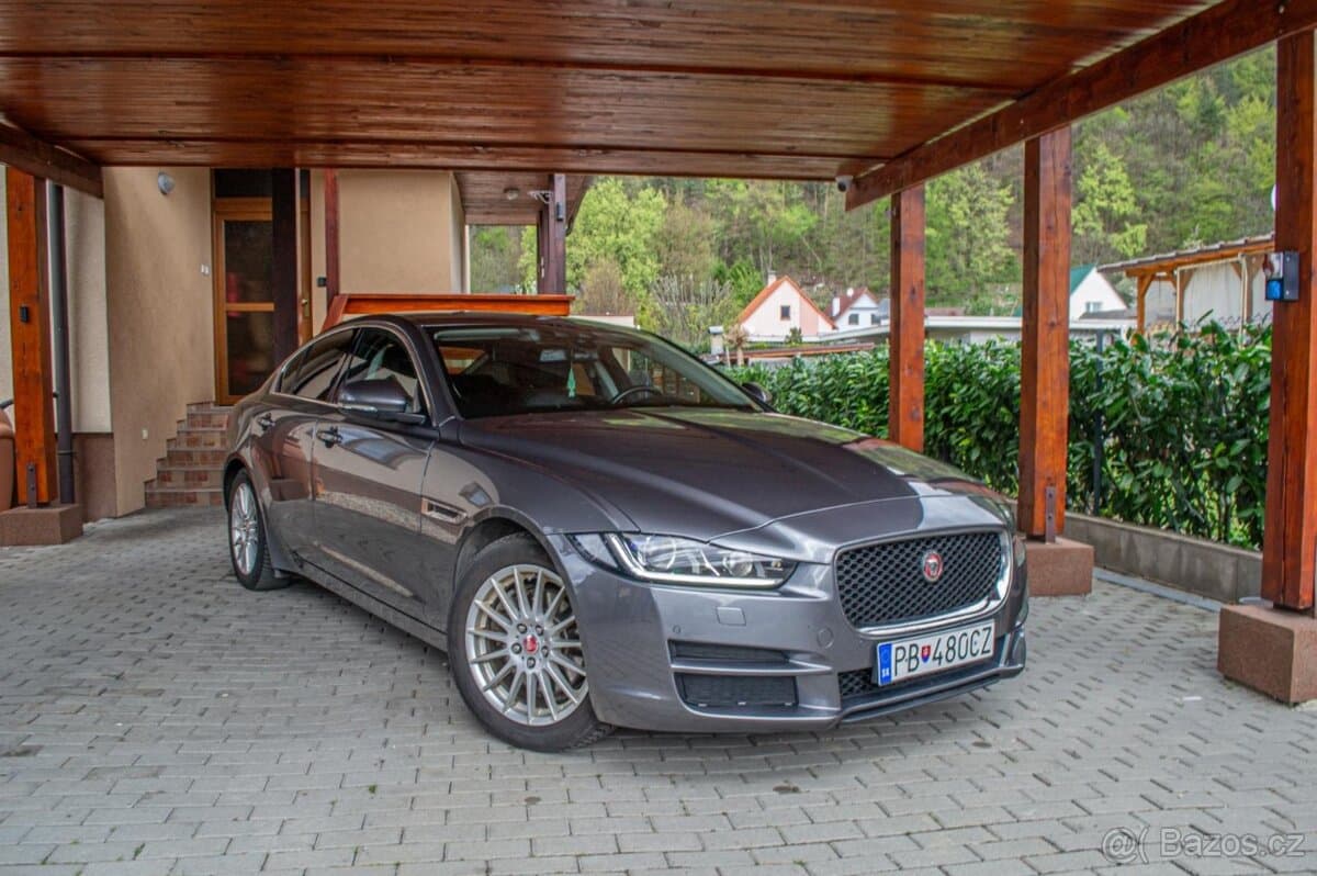 2017 Jaguar XE