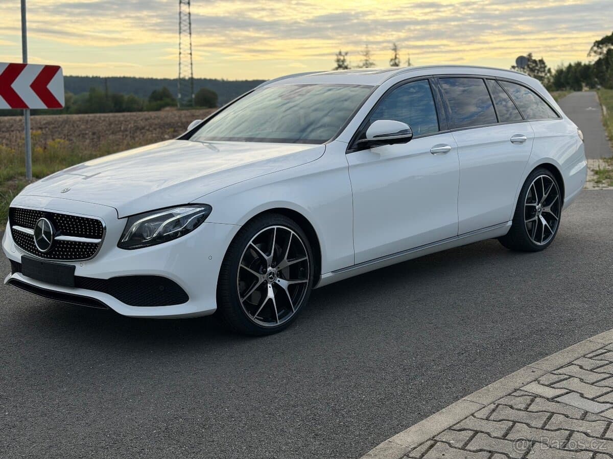 2017 Mercedes-Benz OSTATNÍ