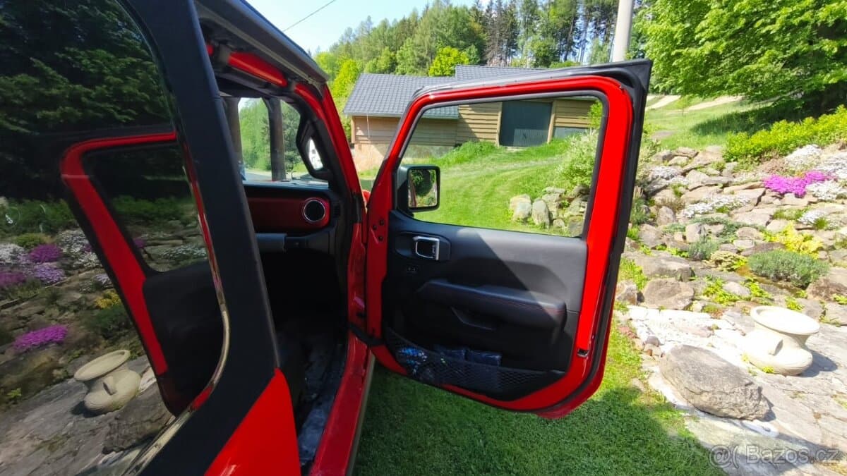 2019 Jeep WRANGLER