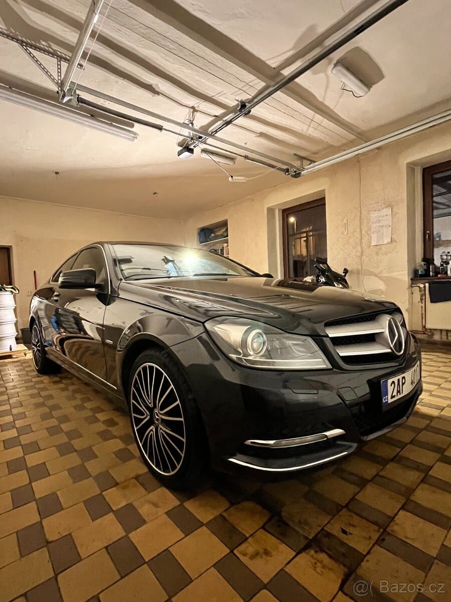 2011 Mercedes-Benz OSTATNÍ