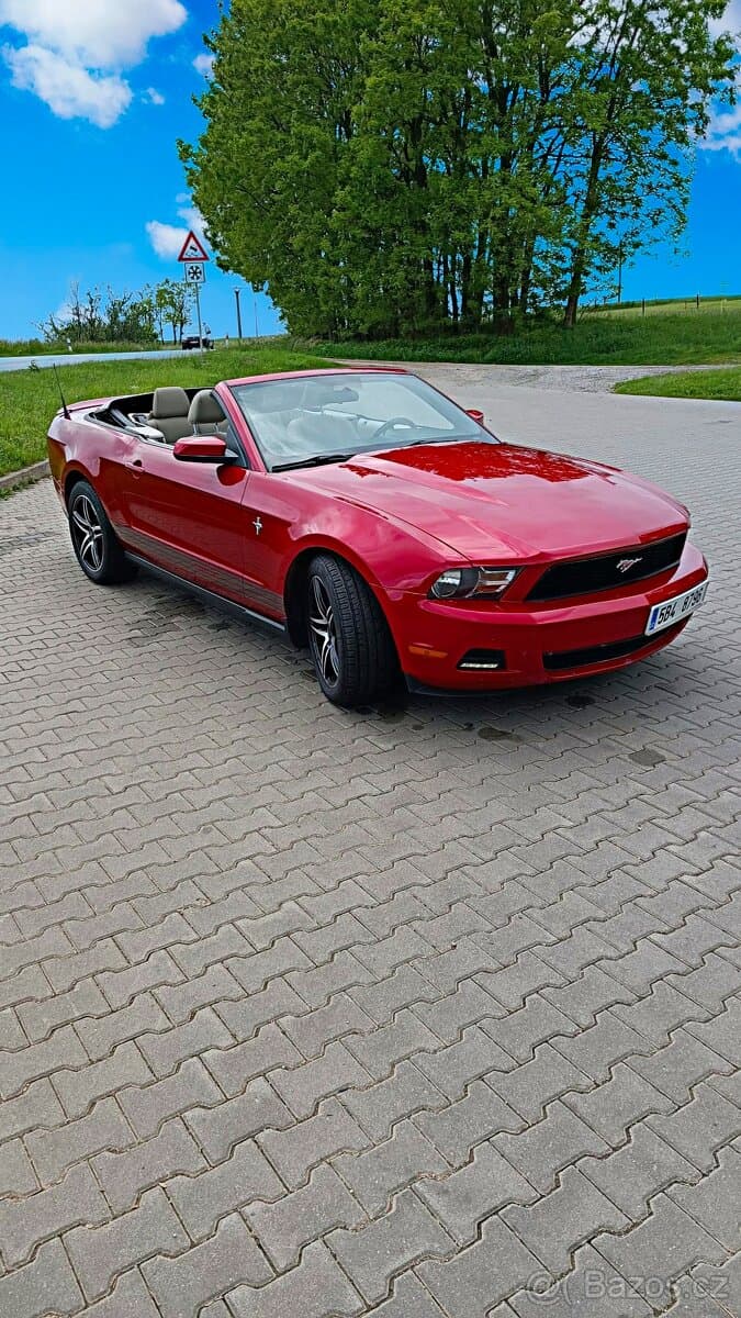 2011 Ford MUSTANG