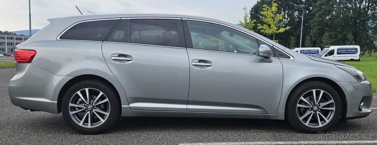 2013 Toyota AVENSIS