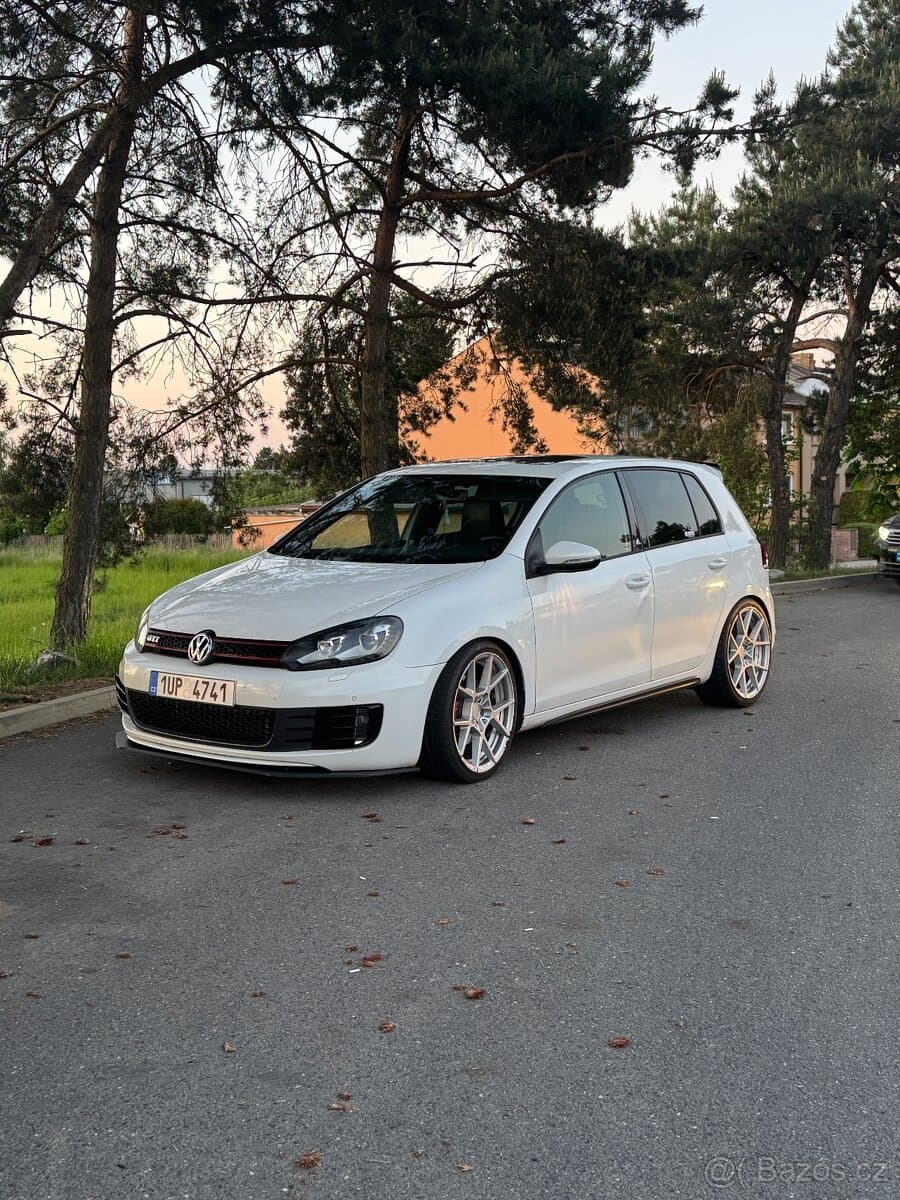 2011 Volkswagen GOLF