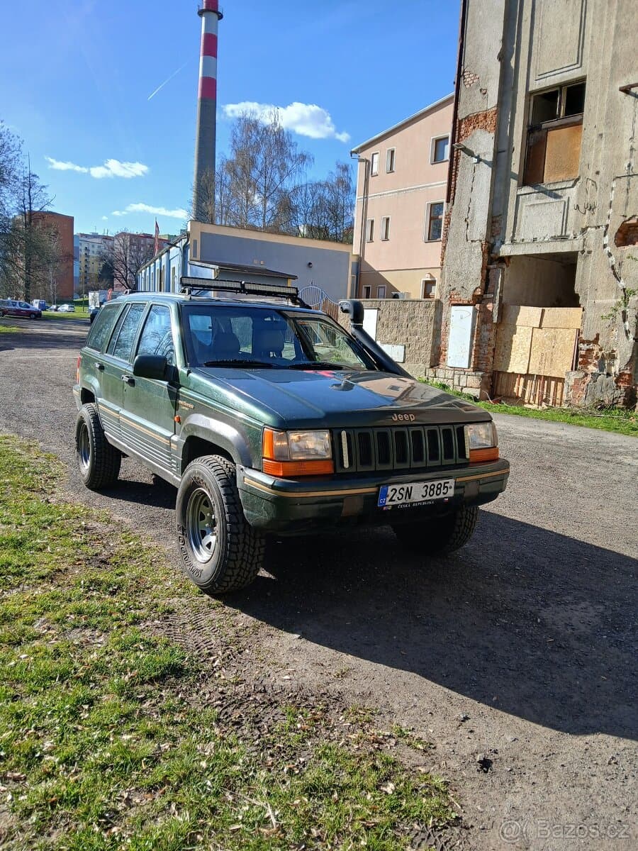 Jeep CHEROKEE